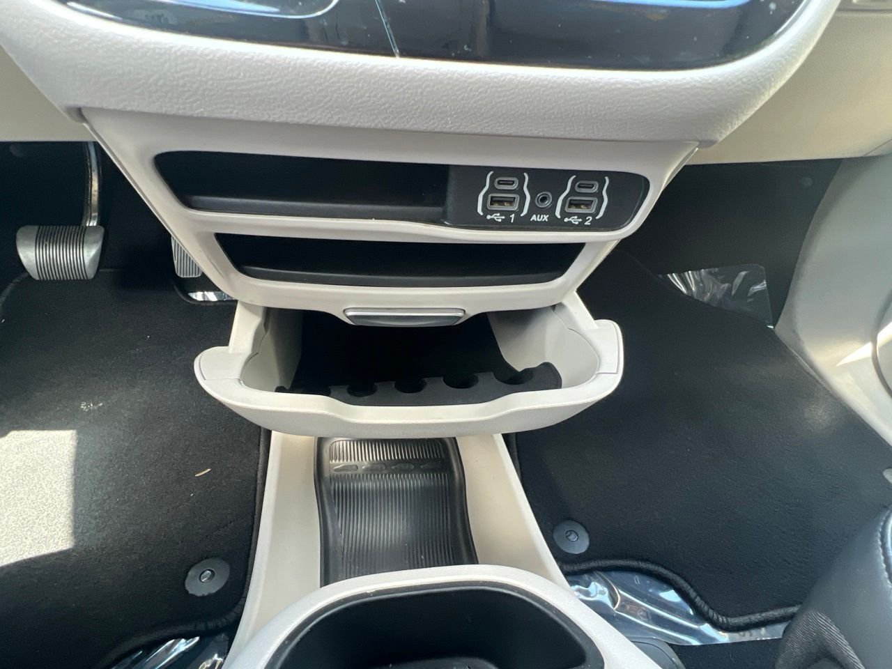 Used 2024 Black Chrysler Touring L image 32