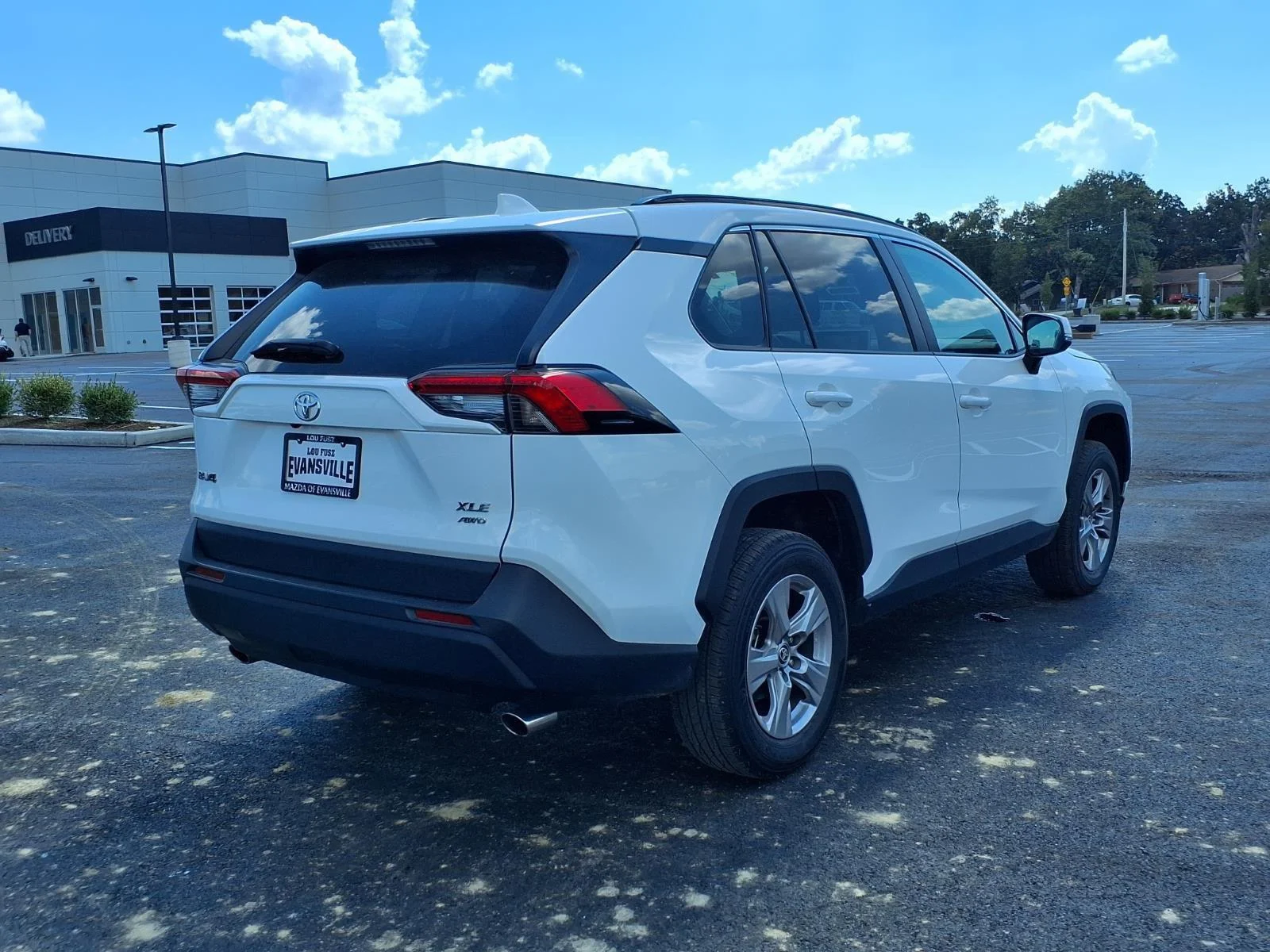 Used 2025 Ice Cap Toyota XLE image 25