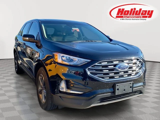 Used 2020 Black Ford SEL image 1