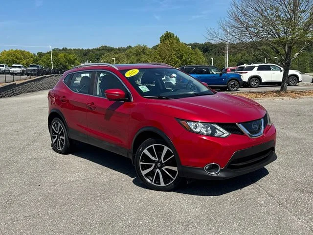 Used 2017 Red Nissan SL image 2
