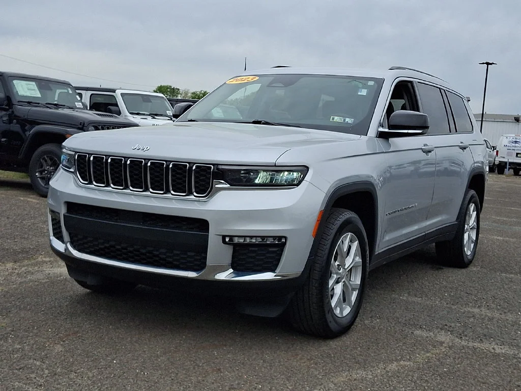 Used 2023 Silver Jeep Limited image 5