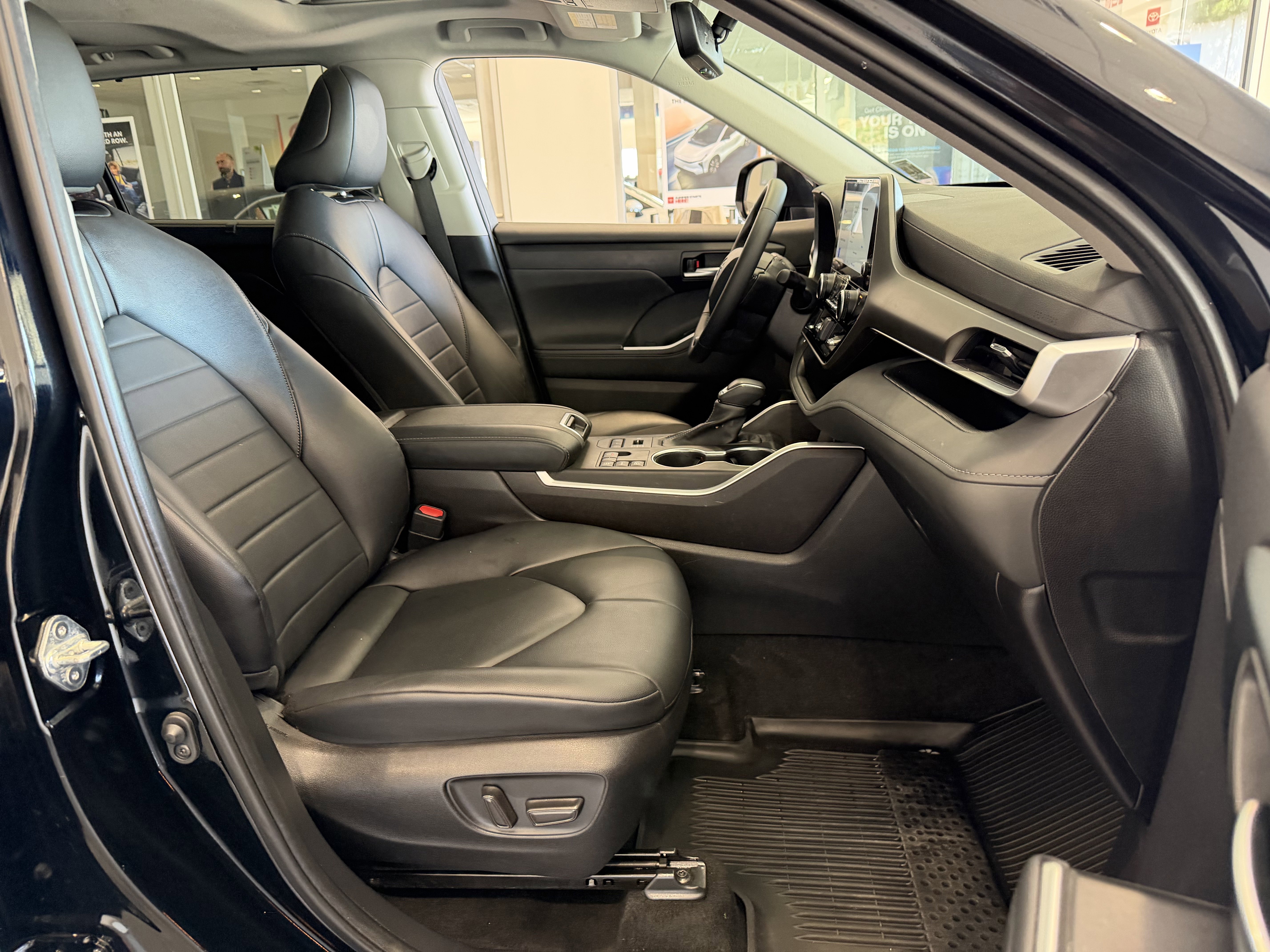 2023 Toyota Highlander XLE - Photo 36