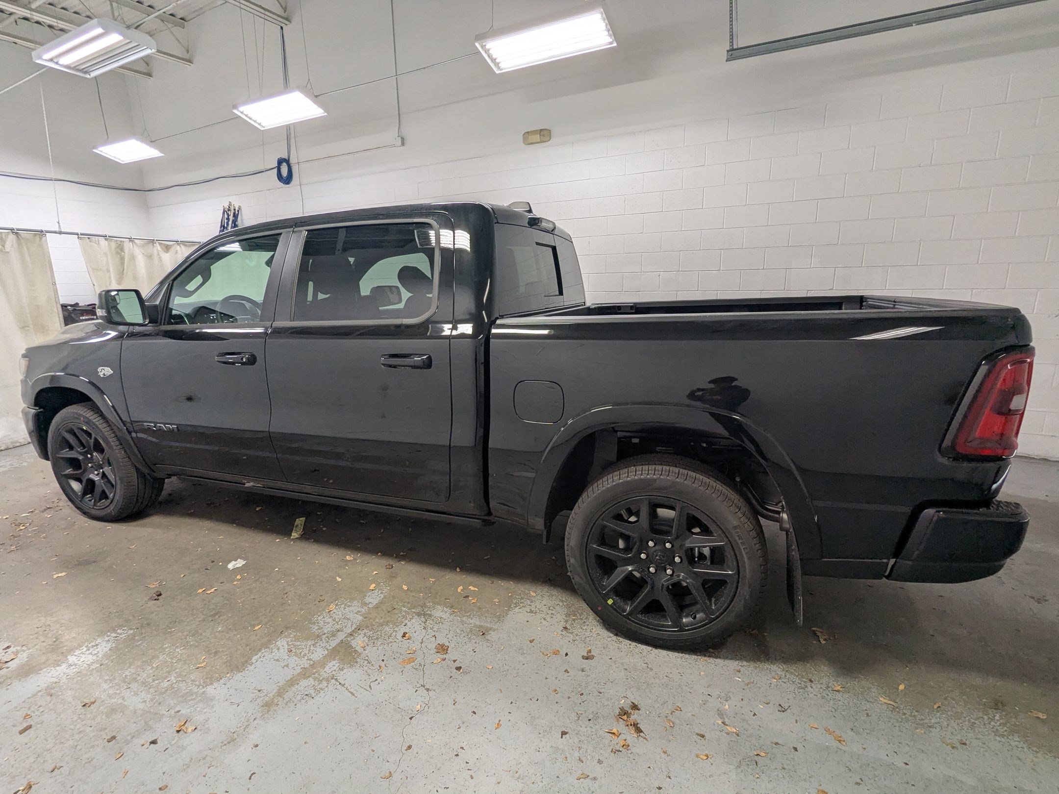 New 2026 Diamond Black Crystal Pearl-Coat Exterior Paint RAM Laramie image 8