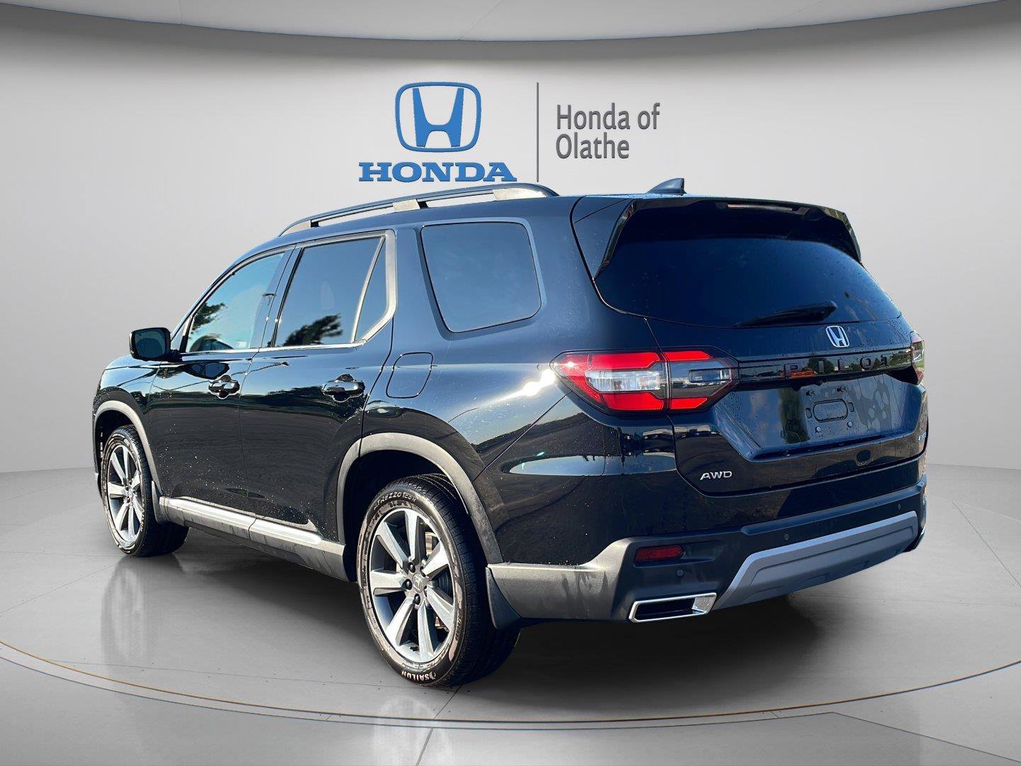 Certified Used 2024 Crystal Black Pearl Honda AWD ELITE image 19
