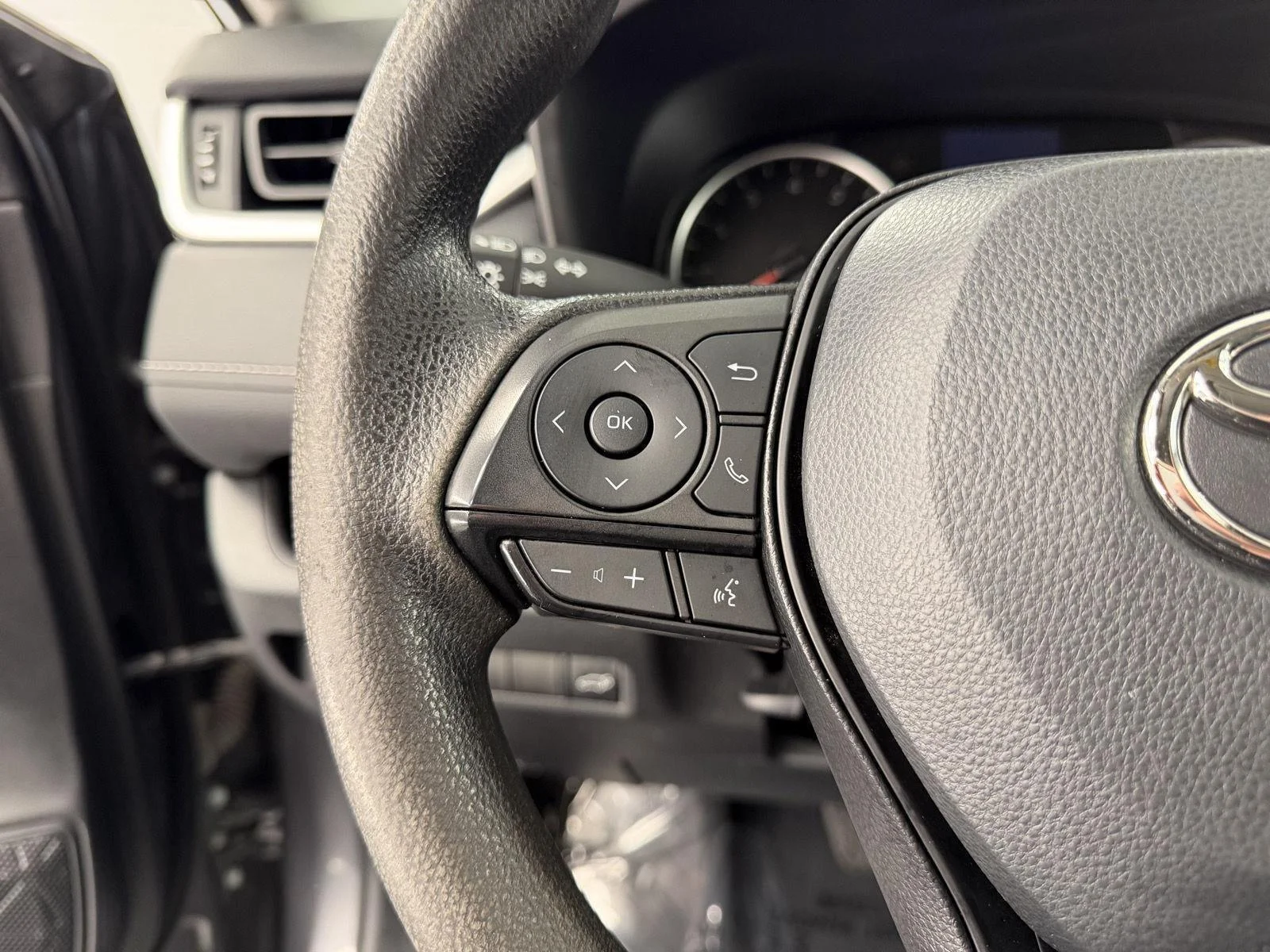 Used 2022 Magnetic Gray Metallic Toyota XLE image 12