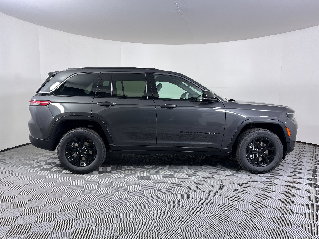 New 2026 Baltic Gray Metallic Clear-Coat Exterior Paint Jeep Laredo Altitude image 16