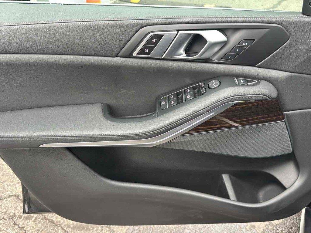Used 2019 Black Sapphire Metallic BMW xDrive40i image 30