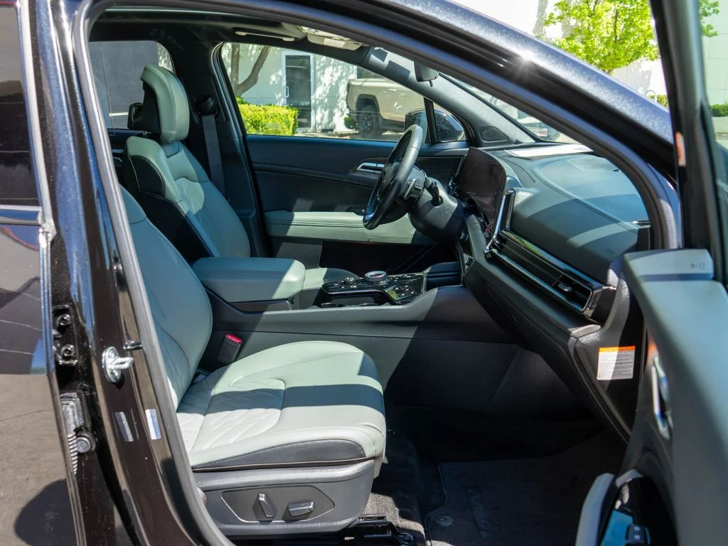 Used 2025 Black Kia X-Line Prestige image 10