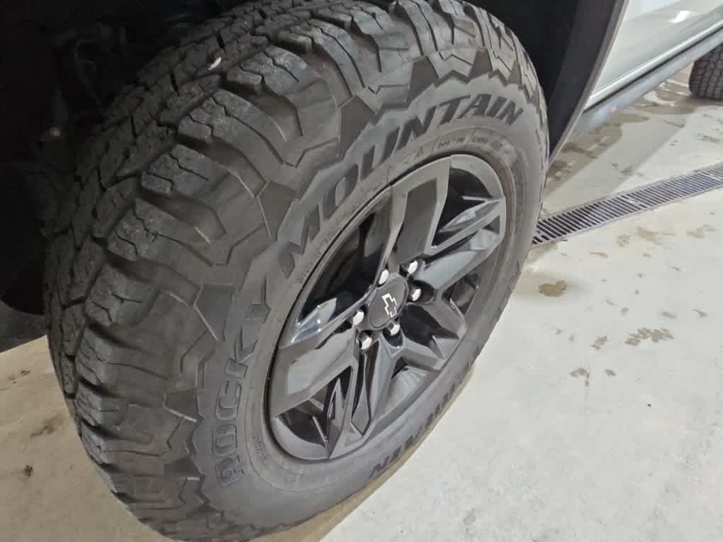 Used 2025 Summit White Chevrolet Trail Boss image 7