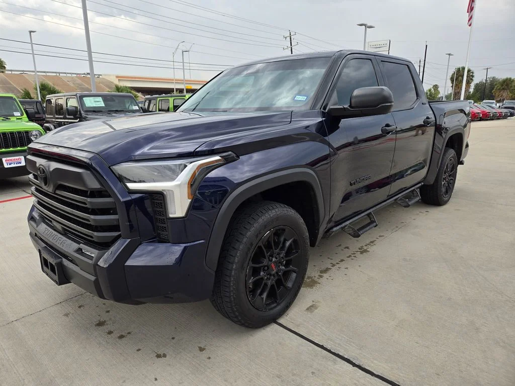 Used 2023  Toyota SR5 image 7