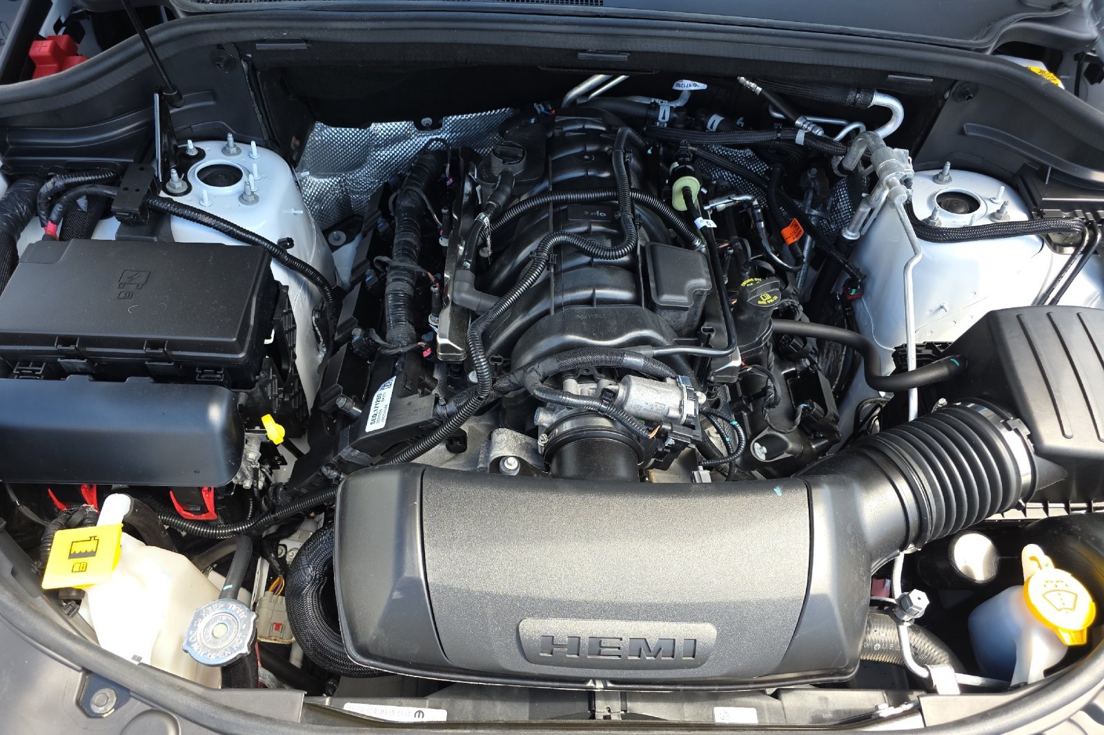 Used 2025 White Knuckle Clearcoat Dodge R/T image 32