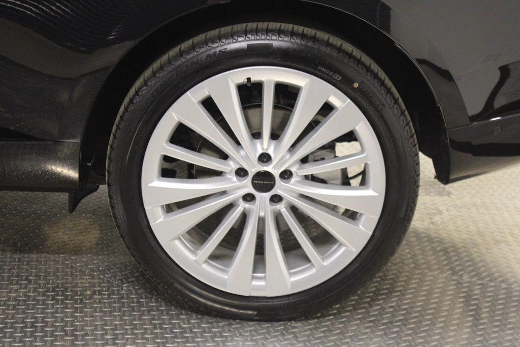 New 2026 Santorini Black Land Rover SE image 16