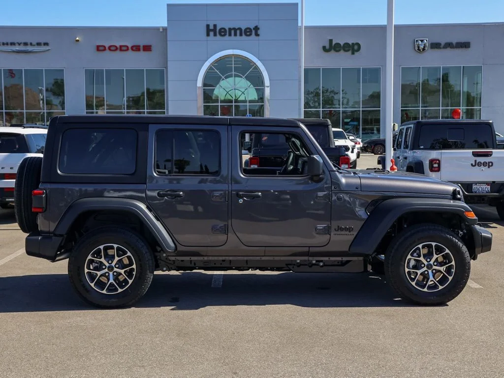 New 2026 Granite Crystal Metallic Clear-Coat Exterior Paint Jeep Sport S image 13