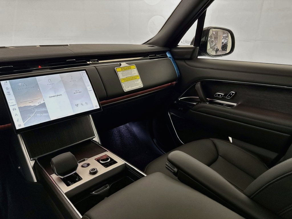 New 2027 Santorini Black Land Rover SE image 24