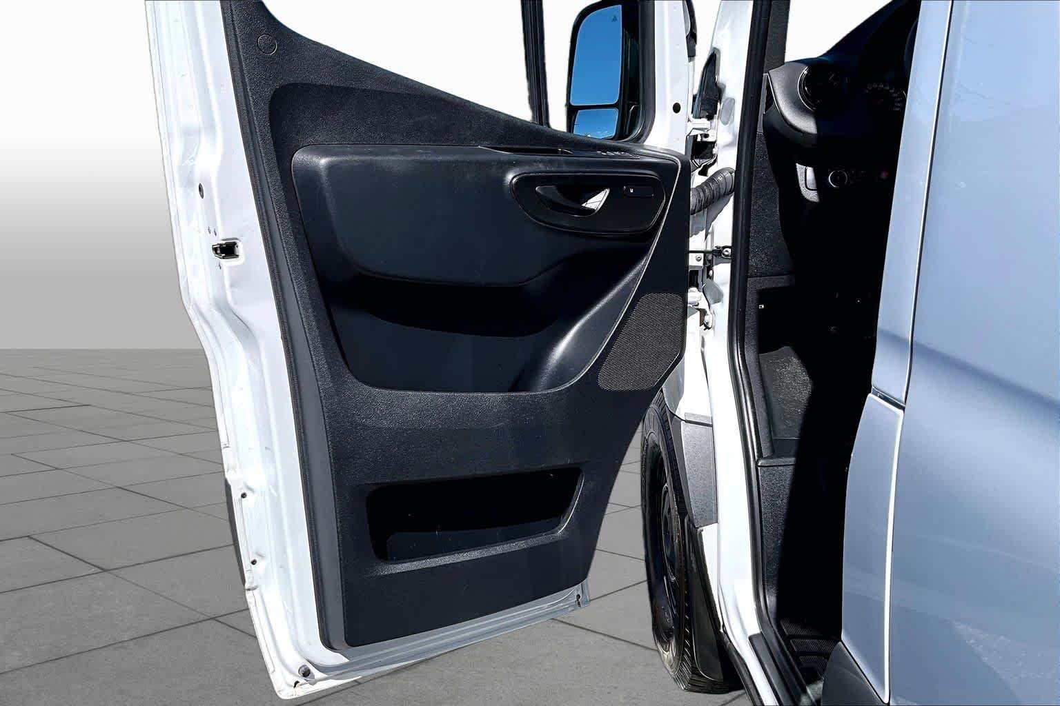 Used 2023 Arctic White Mercedes-Benz  image 22