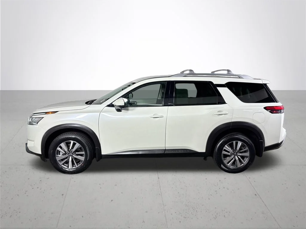 Used 2023 White Nissan SL image 9