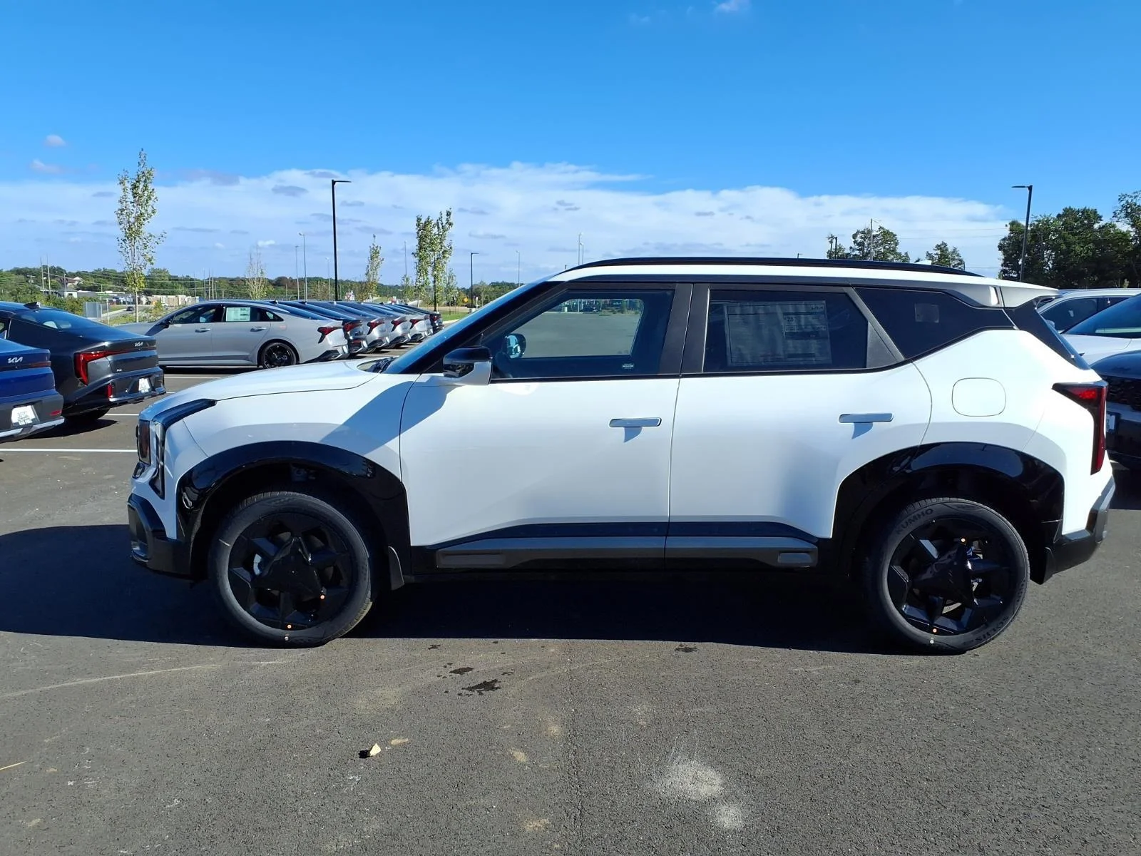 New 2027 Snow White Pearl Kia X-Line S image 16
