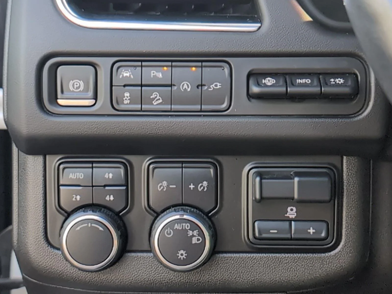 Used 2021 IRIDESCENT PEARL TRICOAT Chevrolet High Country image 30