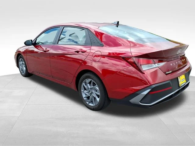 Used 2024 Red Hyundai SEL image 6