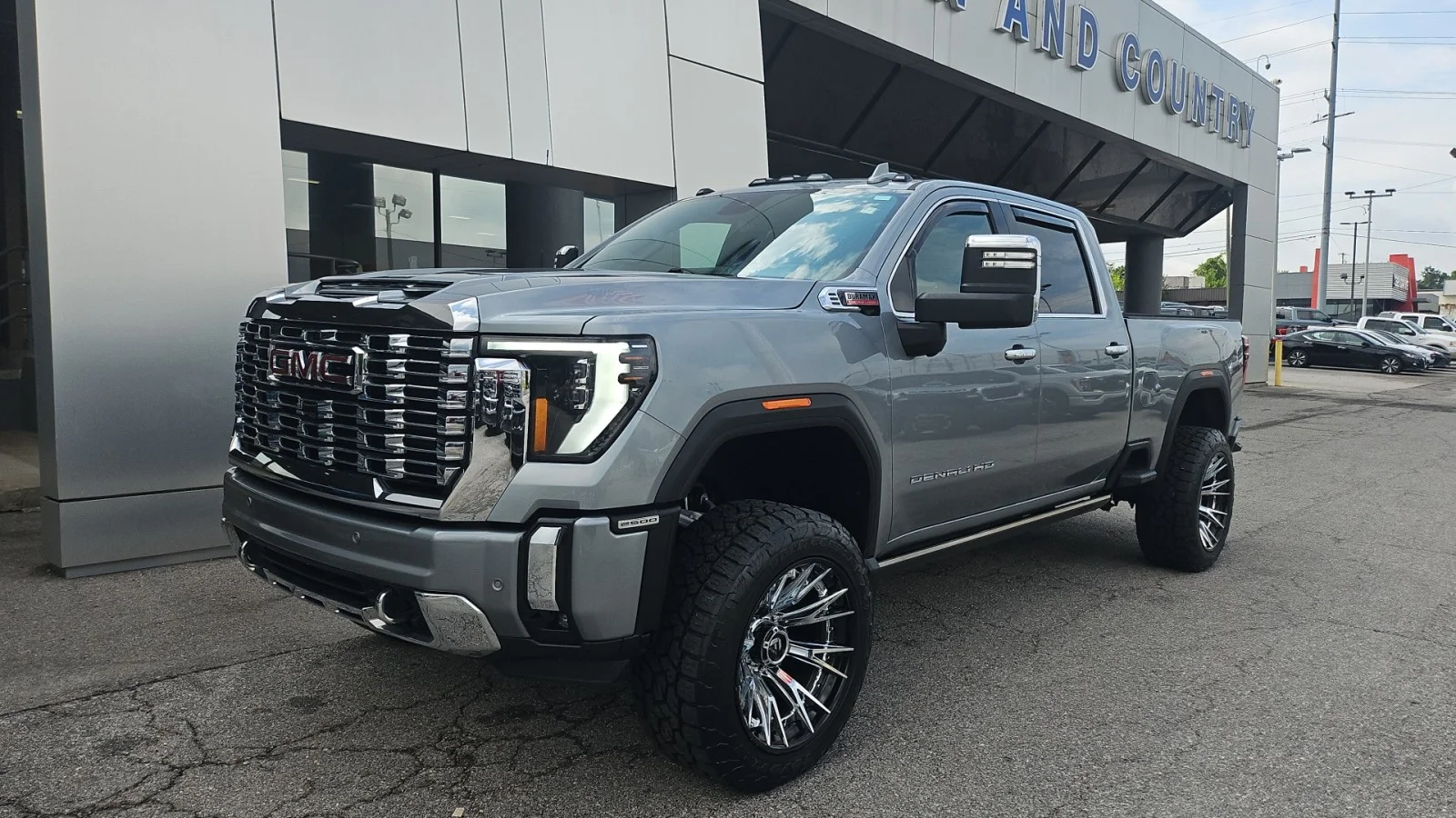 Used 2024 Silver GMC  image 8