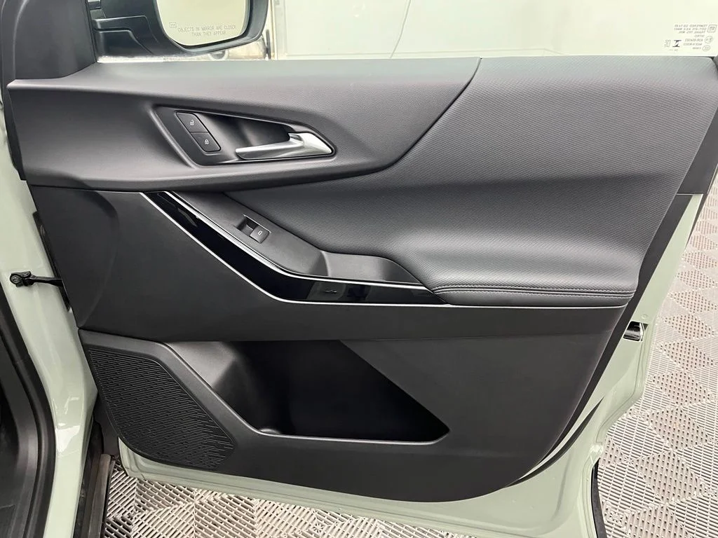 Used 2025 Green Chevrolet LT image 29