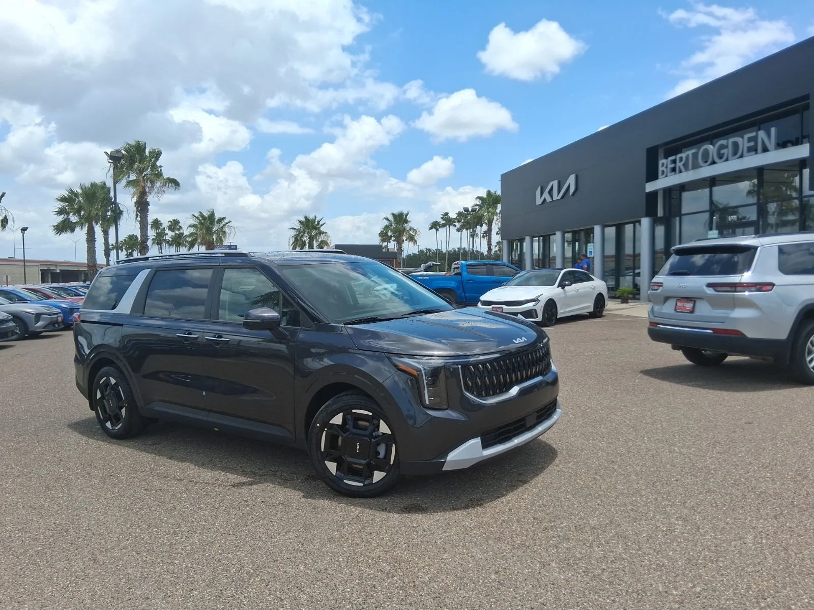 2026 Kia Sedona EX's photo