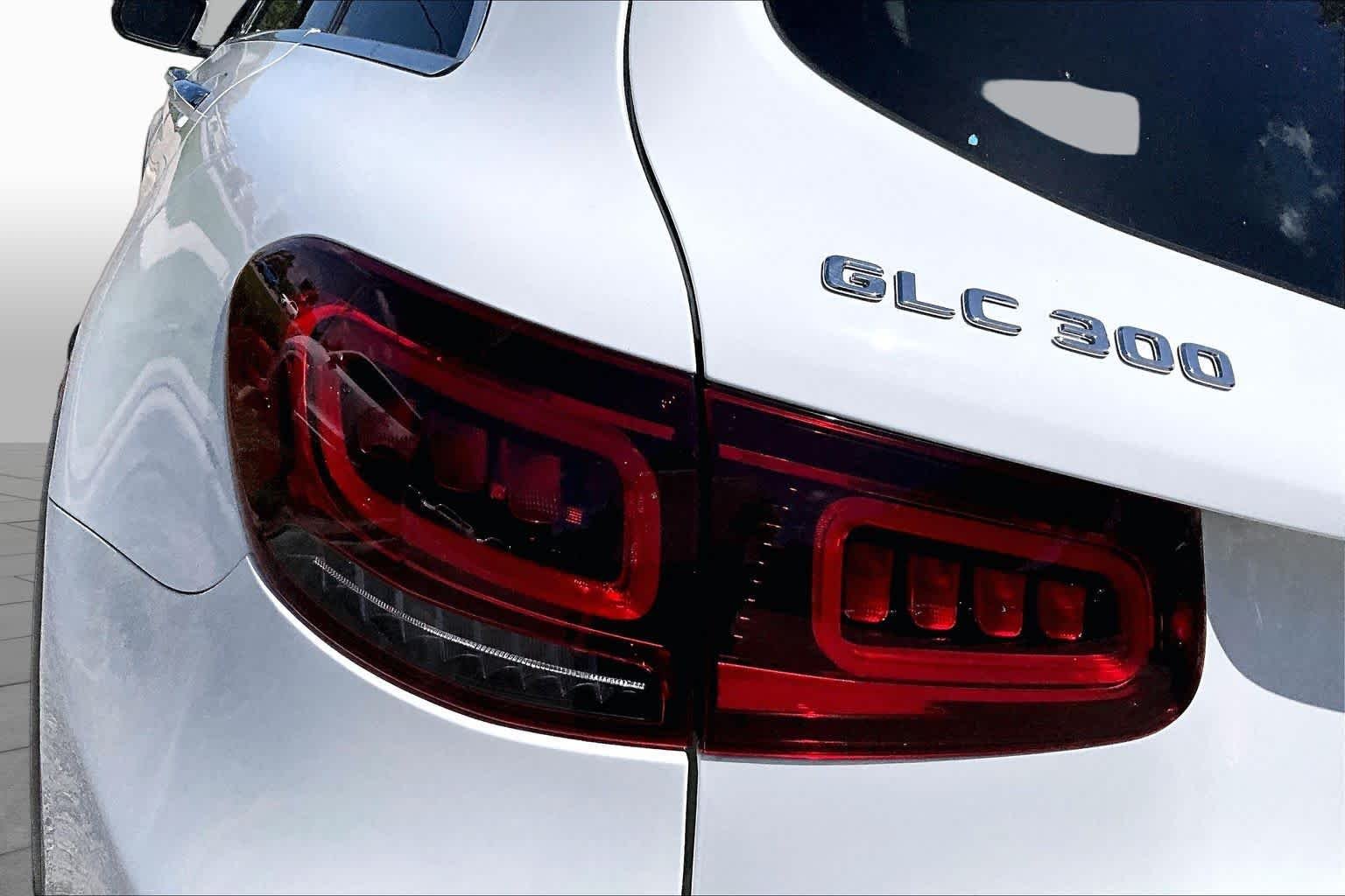Used 2021 Polar White Mercedes-Benz GLC 300 image 28