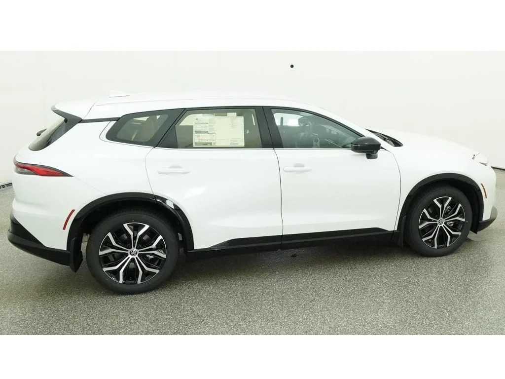 New 2026 Oxygen White Toyota XLE image 10