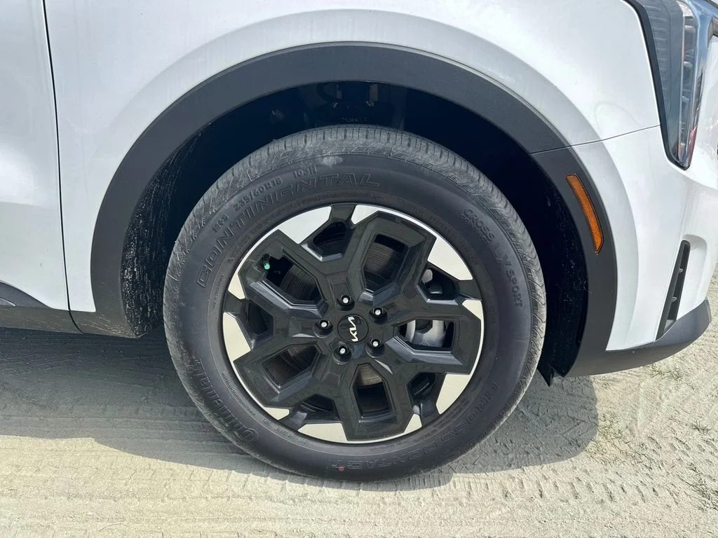 2025 Kia Sorento S - Photo 12