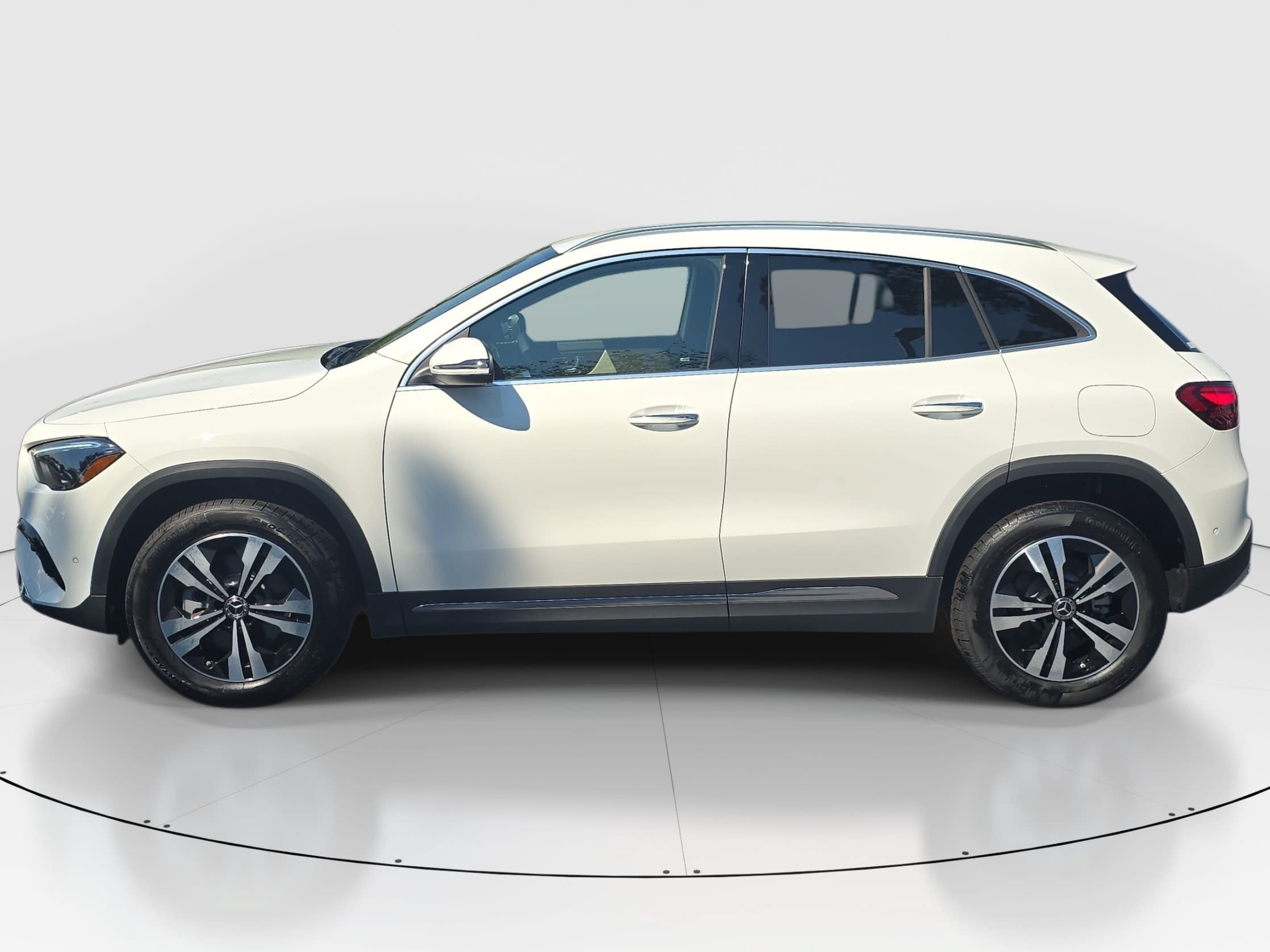 New 2026 Polar White Mercedes-Benz GLA250 image 5