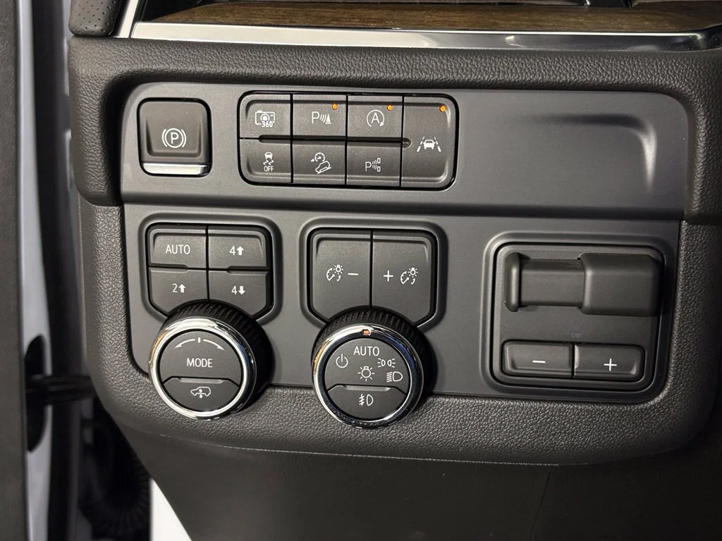 New 2026 Polar White Tricoat Chevrolet High Country image 28