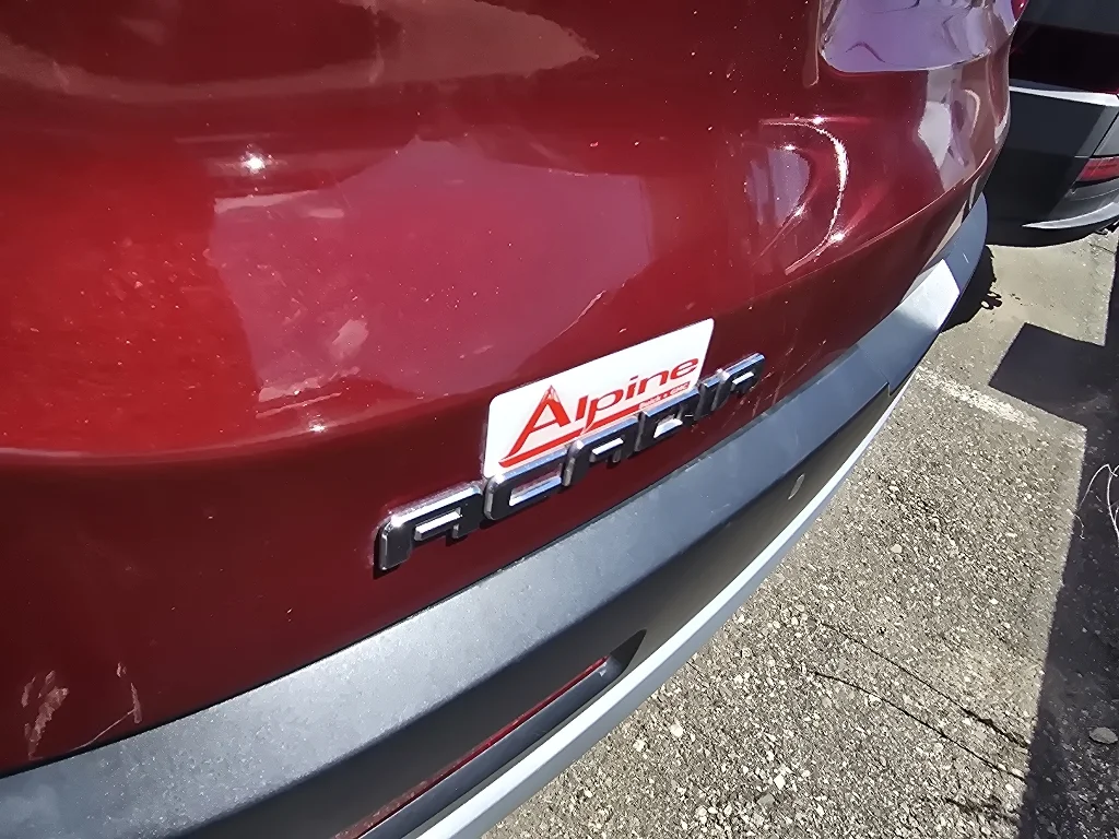 Used 2018 Crimson Red Tintcoat GMC SLT image 11