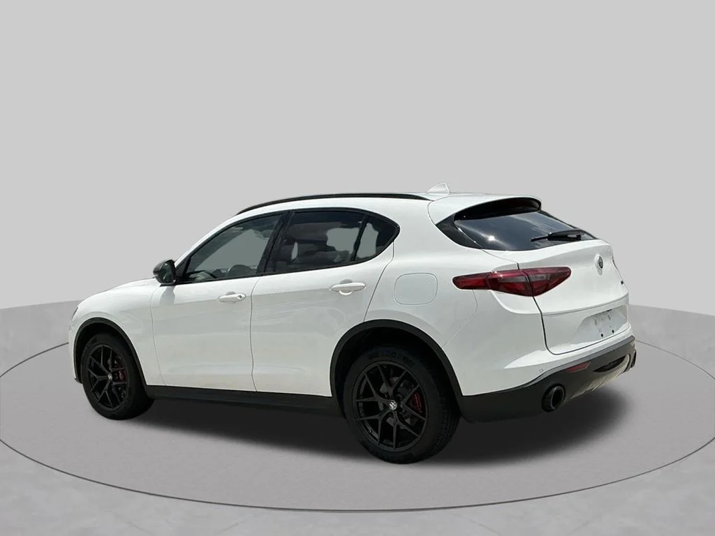 Used 2019 White Alfa Romeo Base image 5