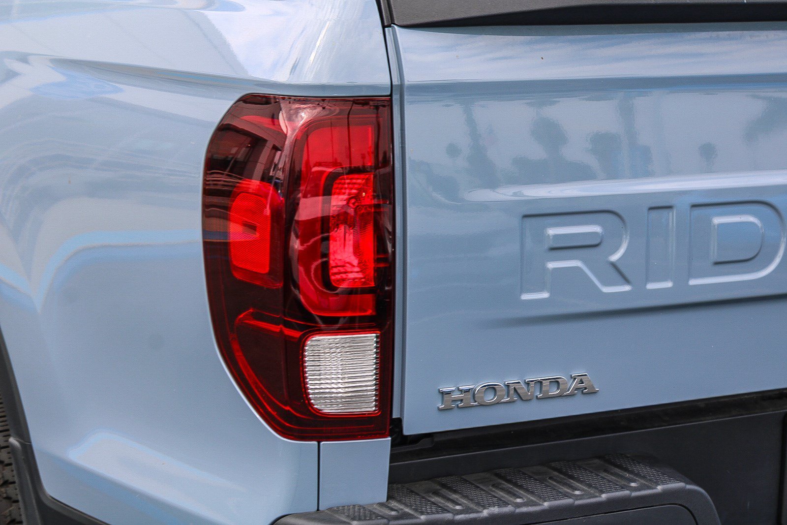 Certified Used 2025 Sonic Gray Pearl Honda AWD BLACK EDITION image 9
