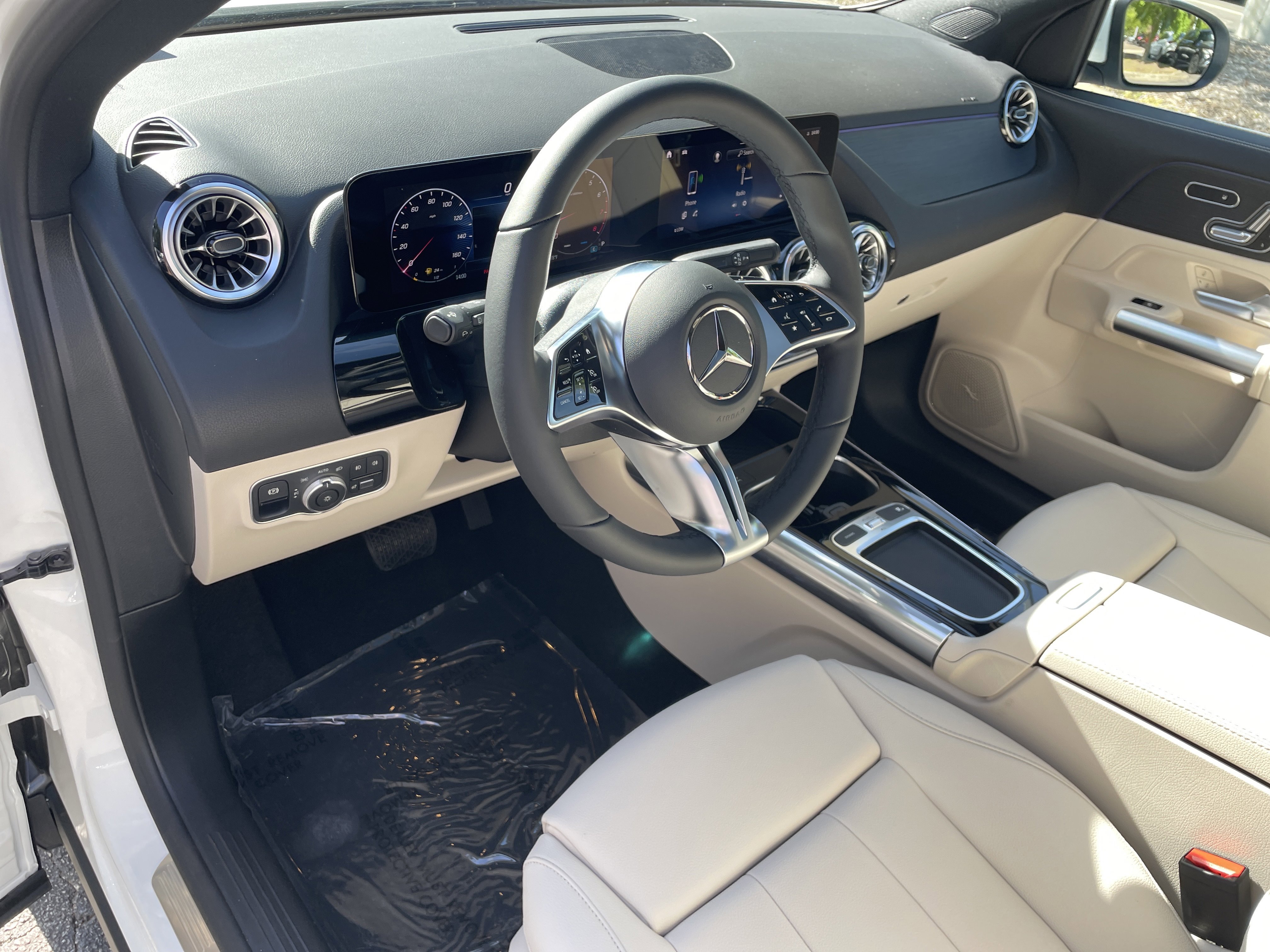 New 2026 Polar White Mercedes-Benz GLA 250 SUV image 22