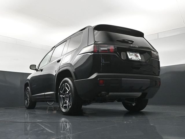 New 2026 Diamond Black Crystal Pearl-Coat Exterior Paint Jeep Limited image 22