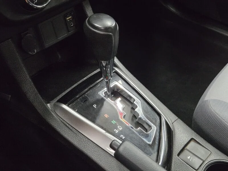 Used 2014 SUPER WHITE Toyota L image 19