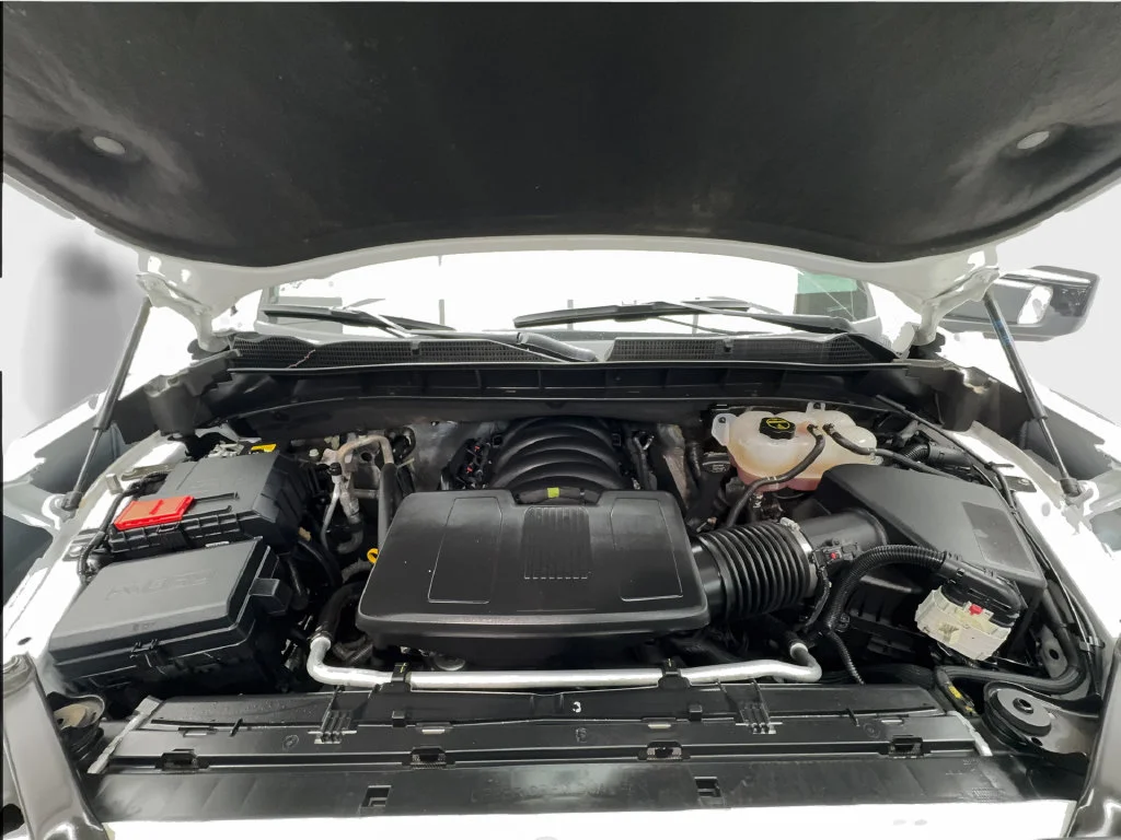 Used 2025 White GMC AT4 image 20