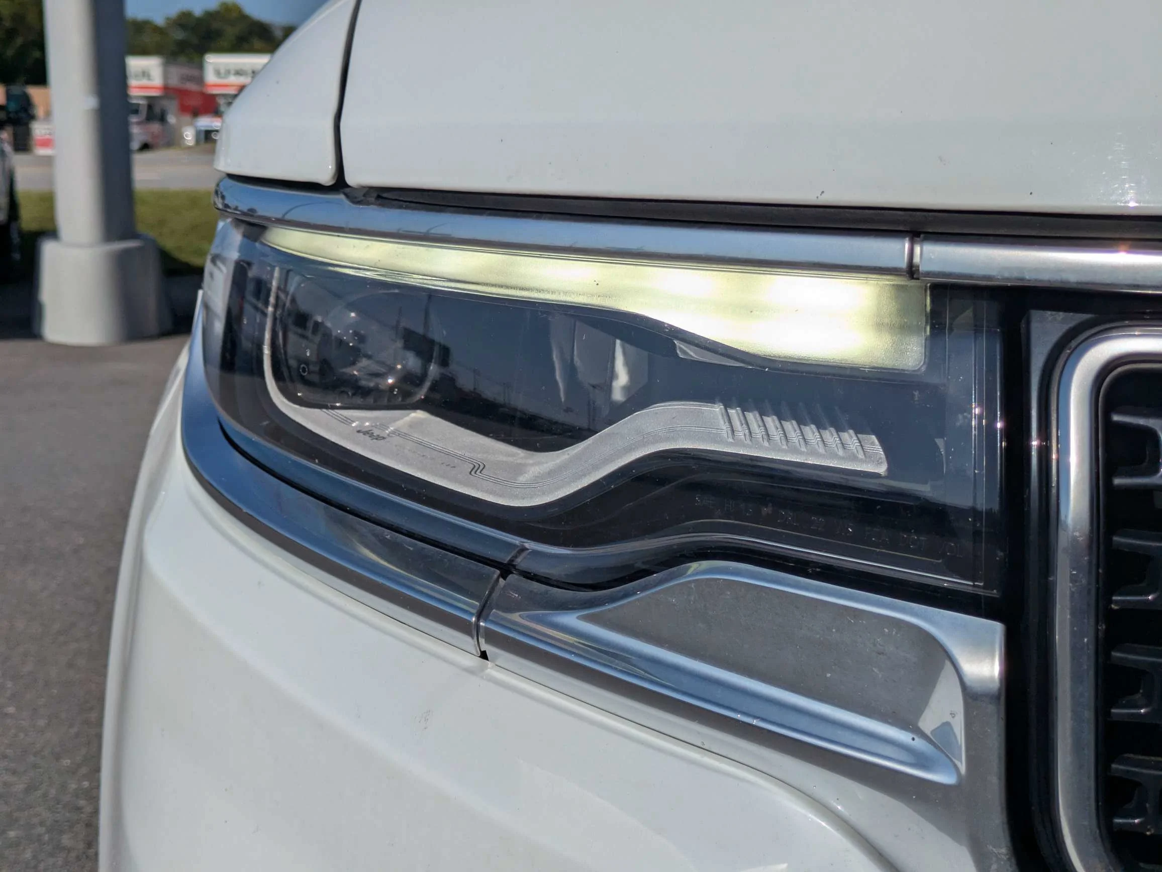 Certified Used 2022 Bright White Clearcoat Jeep Series III w/Leather Quad Buckets, Panoramic Moonroof, 10.25 Screen, & 3rd Row Seat image 10