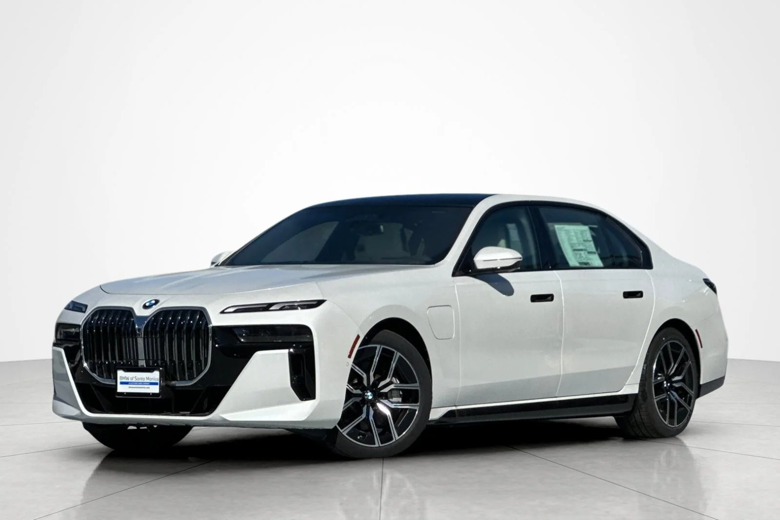 2026 BMW 7 Series 750e xDrive Sedan's photo