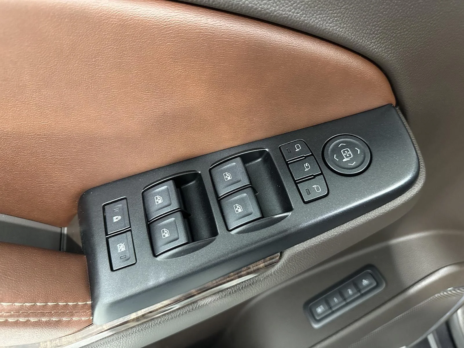 Used 2018 TUNGSTEN METALLIC Chevrolet Premier image 19