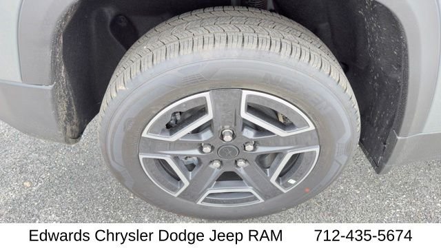 New 2026 Sting-Gray Clear-Coat Exterior Paint Jeep Limited image 12