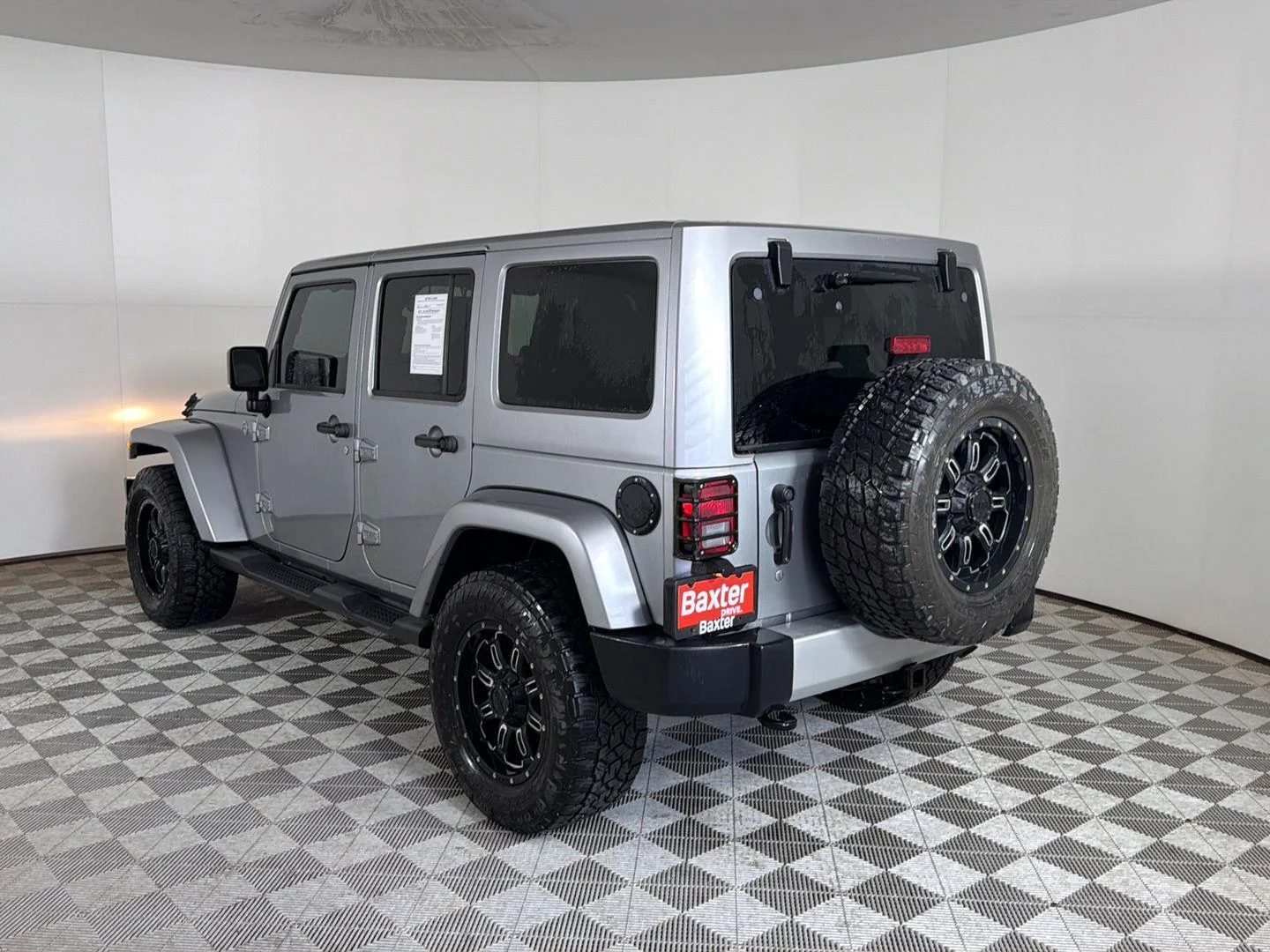 Used 2014  Jeep Sahara image 7