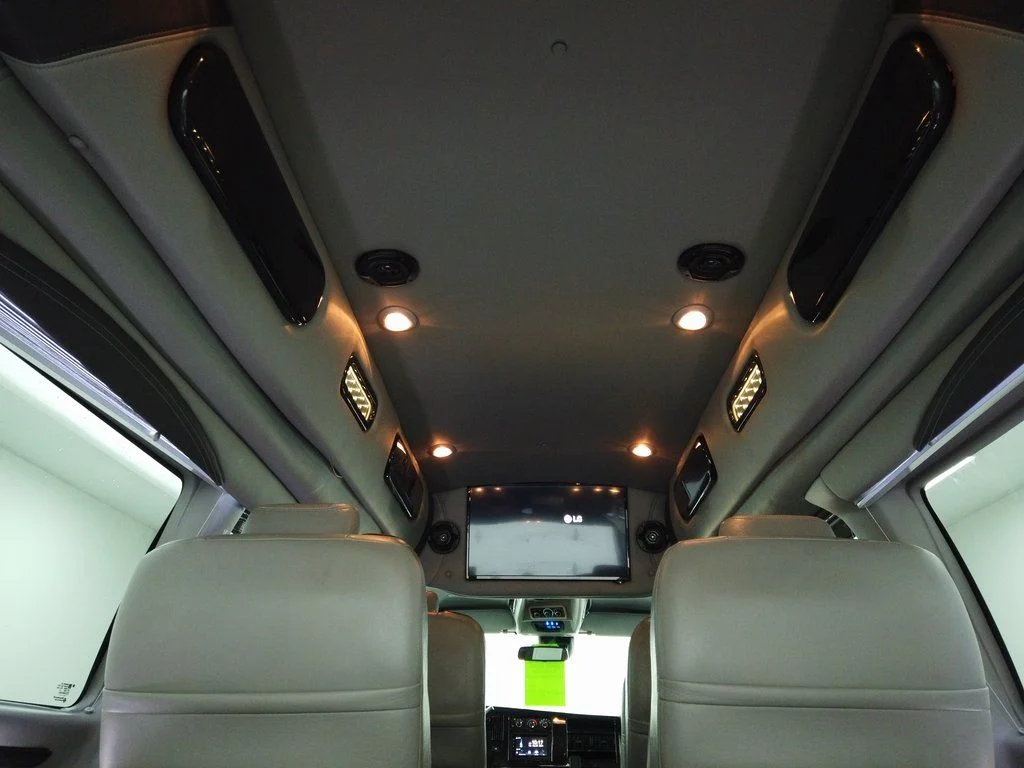 Used 2020 Summit White GMC Explorer Limited SE image 10