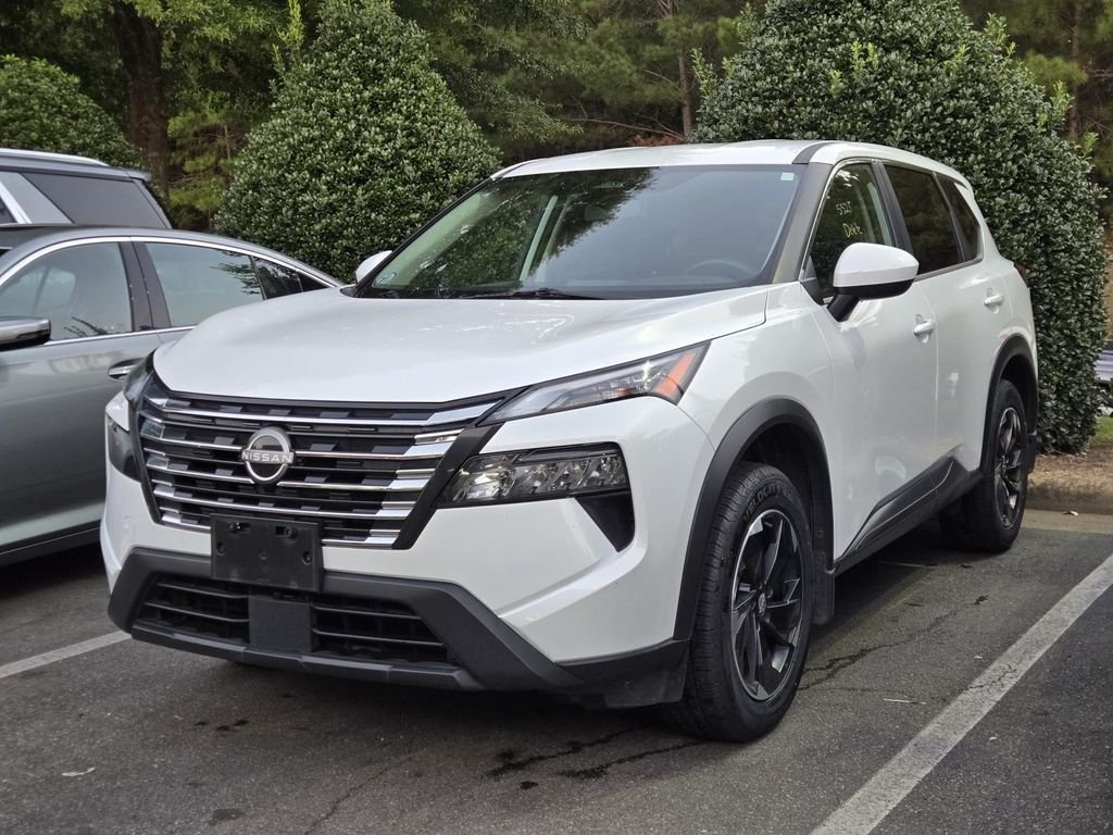 Used 2025 White Nissan SV image 3