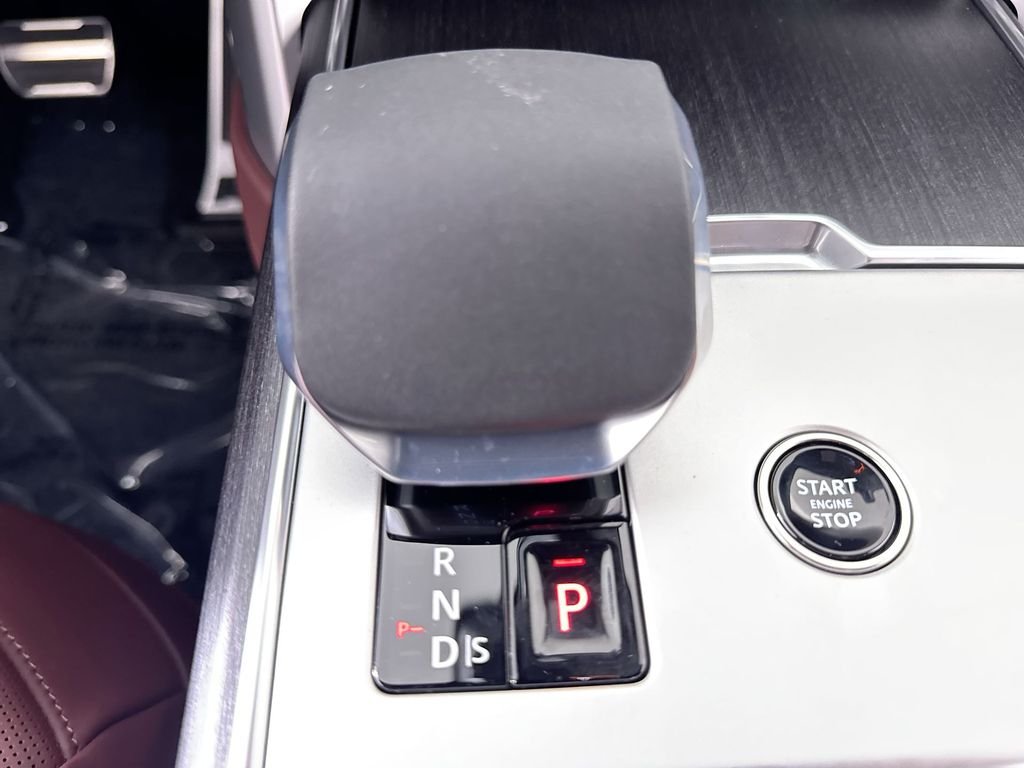 New 2026 Santorini Black Land Rover SE image 18