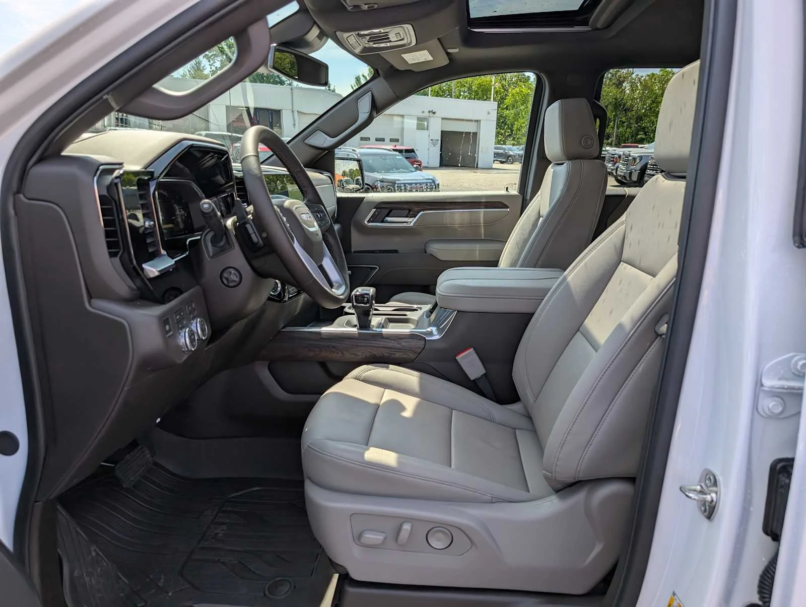 New 2026 Summit White GMC SLT image 4