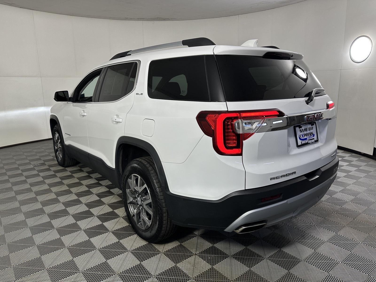 Used 2023 Summit White GMC SLE image 27