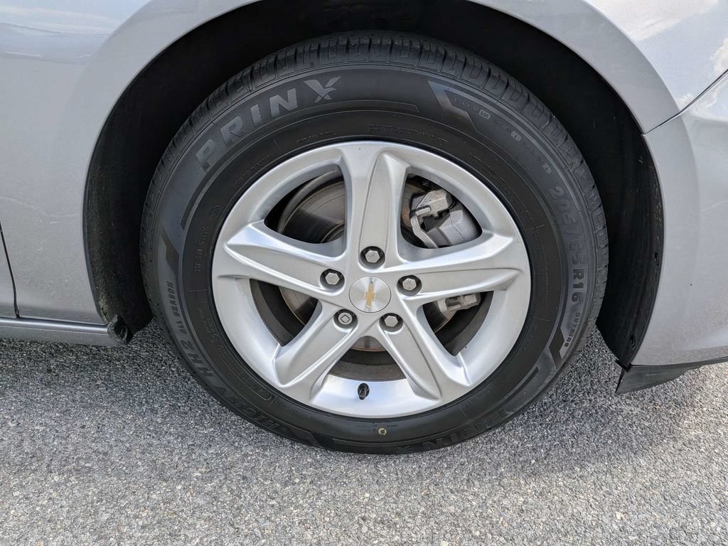 Used 2024 Sterling Gray Metallic Chevrolet 1LT image 15