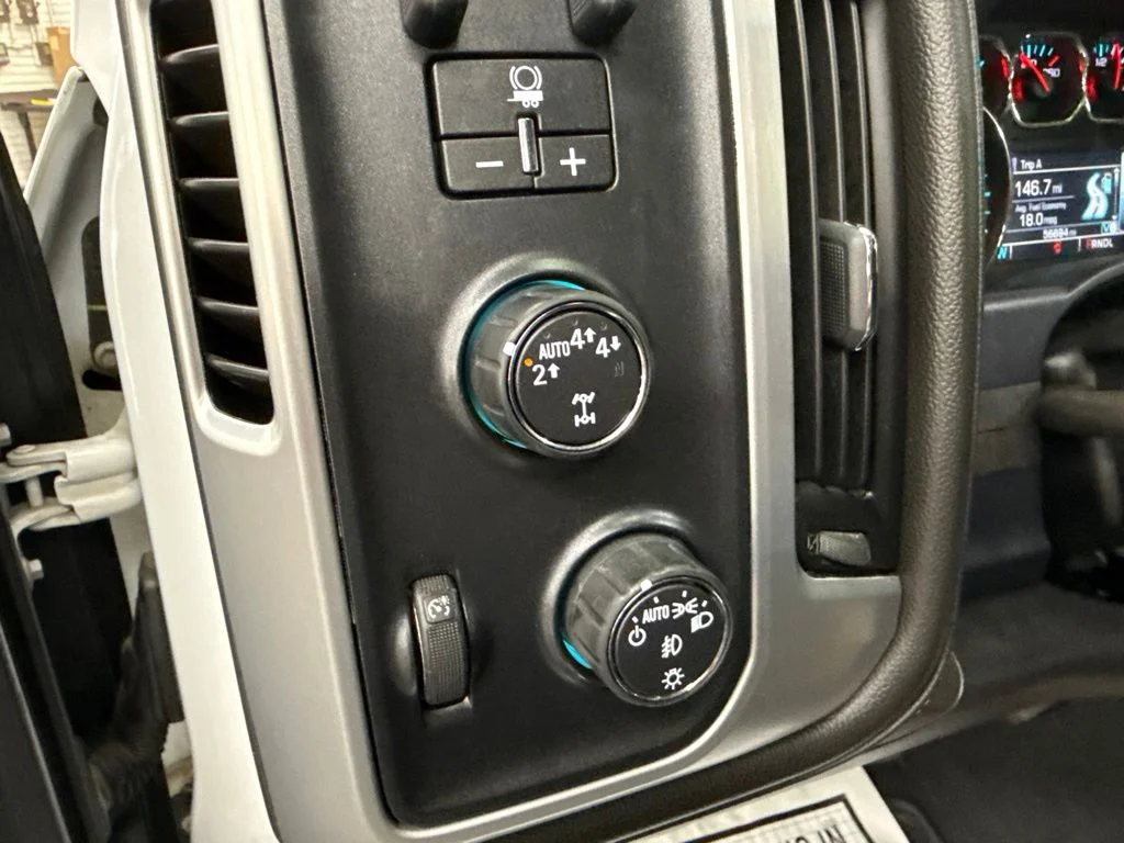 Used 2019 White GMC SLE image 21